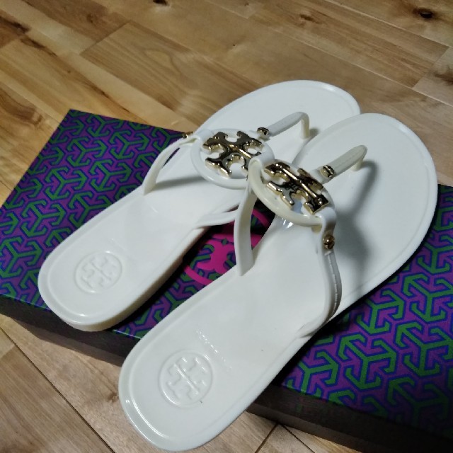 Tory Burch(トリーバーチ)のサンダル☆トリーバーチTory Burch☆白色☆使用頻度少☆サイズ5（23㌢） レディースの靴/シューズ(サンダル)の商品写真