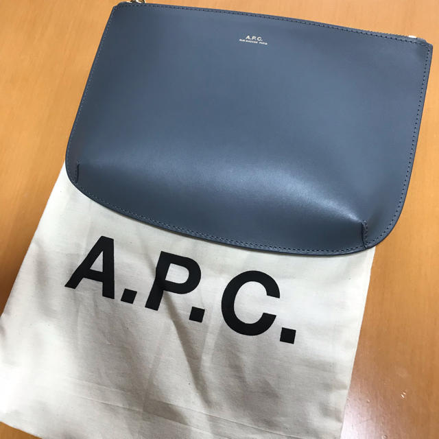 A.P.C(アーペーセー)のお取り置き 購入不可 新品未使用A.P.C ポーチ レディースのファッション小物(ポーチ)の商品写真