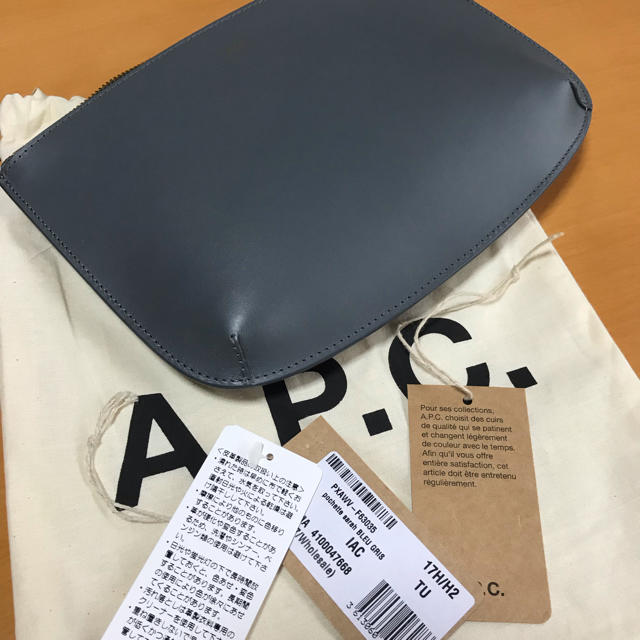 A.P.C(アーペーセー)のお取り置き 購入不可 新品未使用A.P.C ポーチ レディースのファッション小物(ポーチ)の商品写真