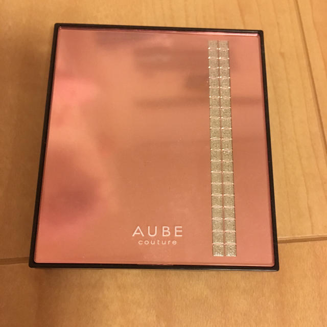 AUBE couture(オーブクチュール)の値下げ！オーブクチュール デザイニングインプレッションアイズ 556 グリーン系 コスメ/美容のベースメイク/化粧品(アイシャドウ)の商品写真