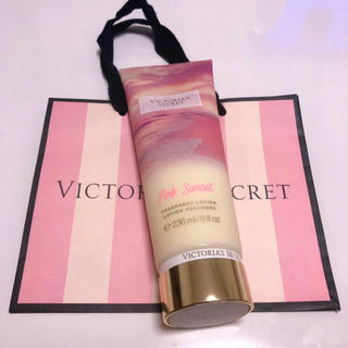 ヴィクトリアズシークレット(Victoria's Secret)のVictoria’s Secret ボディーローション おまけのショップ袋付き！(ボディローション/ミルク)