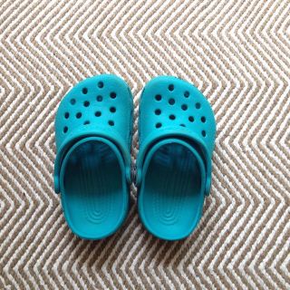 クロックス(crocs)のcrocs サンダル 14cm(その他)