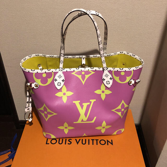 LOUIS VUITTON(ルイヴィトン)のネヴァーフルMM サマーコレクション2019ピンク レディースのバッグ(トートバッグ)の商品写真