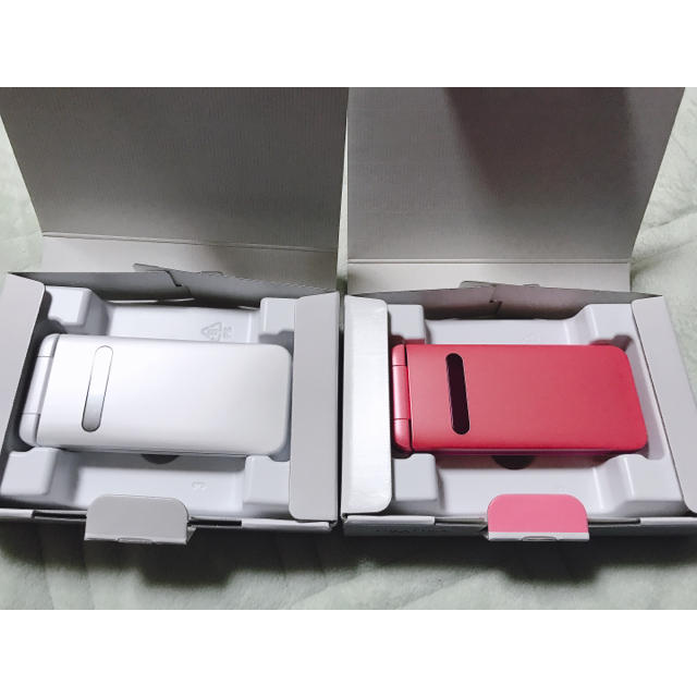 京セラ(キョウセラ)のGRATINA KYF37 ホワイト ピンク 計2台セット スマホ/家電/カメラのスマートフォン/携帯電話(携帯電話本体)の商品写真