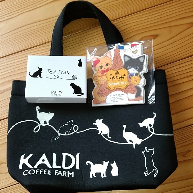 KALDI(カルディ)のカルディ★猫★バック&カレンダー★トレイ レディースのバッグ(トートバッグ)の商品写真