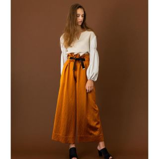 ユナイテッドアローズ(UNITED ARROWS)のUNITED TOKYO /サテンワイドパンツ(カジュアルパンツ)