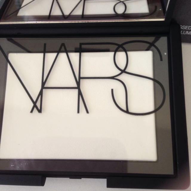 NARS(ナーズ)の新品未使用ブレストパウダー コスメ/美容のベースメイク/化粧品(その他)の商品写真