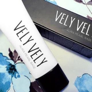  VELY VELY オーラパールベース(化粧下地)