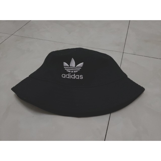 adidas(アディダス)のアディダス adidas バケットハット 美品 メンズの帽子(ハット)の商品写真