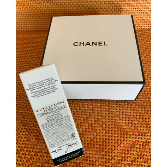 CHANEL(シャネル)のCHANE・UV エサンシェル コンプリート(new) コスメ/美容のボディケア(日焼け止め/サンオイル)の商品写真