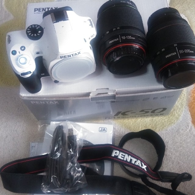 PENTAX(ペンタックス)のjuxlean 様専用　PENTAX k-50  ホワイト スマホ/家電/カメラのカメラ(デジタル一眼)の商品写真