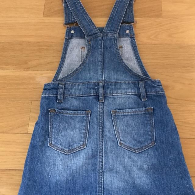 GAP Kids(ギャップキッズ)のGap デニムジャンパースカート 110 キッズ/ベビー/マタニティのキッズ服女の子用(90cm~)(スカート)の商品写真