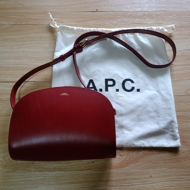 A.P.C   apc ハーフムーン レッドの通販 by ちぃ's shop｜アーペーセー