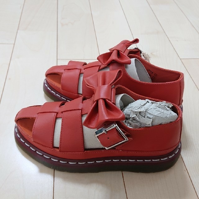 Dr.Martens(ドクターマーチン)のDr.Martens (ドクターマーチン) AGGY BOW SANDAL  レディースの靴/シューズ(サンダル)の商品写真