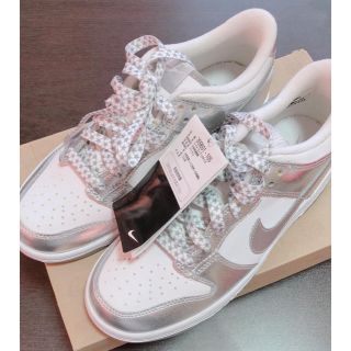 ナイキ(NIKE)のNIKE スニーカー  シルバー  メタリック(スニーカー)