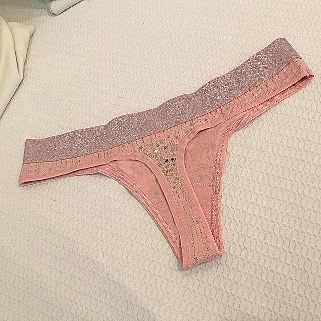 Victoria's Secret(ヴィクトリアズシークレット)の❤️Victoria’s Secret T バック ❤️ レディースの下着/アンダーウェア(ショーツ)の商品写真