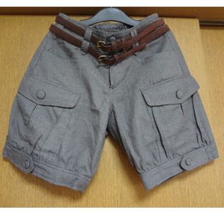 【美品】ハーフパンツ グレー Ｓ ベルト付き(ハーフパンツ)