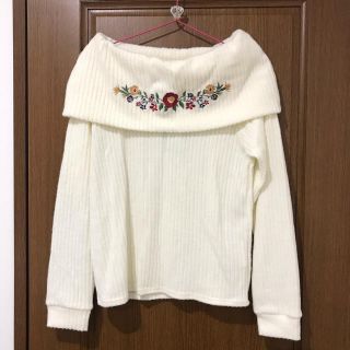 シマムラ(しまむら)の★新品 フラワー刺繍 オフショルダー  トップス(ニット/セーター)