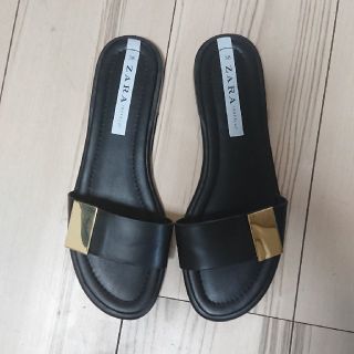 ザラ(ZARA)のZARA 美品 フラットサンダル 38(サンダル)