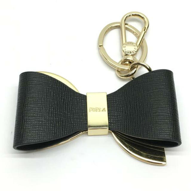 Furla(フルラ)のFURLA  キーホルダー キーチャーム  リボン 黒 ブラック×ゴールド レディースのファッション小物(キーホルダー)の商品写真