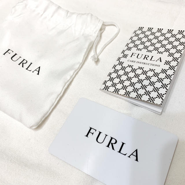 Furla(フルラ)のFURLA  キーホルダー キーチャーム  リボン 黒 ブラック×ゴールド レディースのファッション小物(キーホルダー)の商品写真