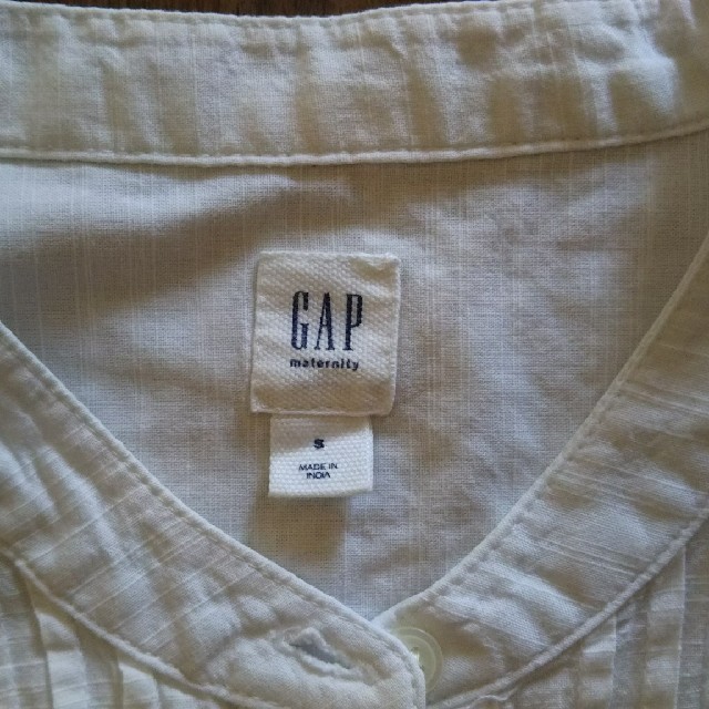 GAP(ギャップ)のアトリエイルさま専用　GAP　マタニティ　白シャツ キッズ/ベビー/マタニティのマタニティ(マタニティトップス)の商品写真