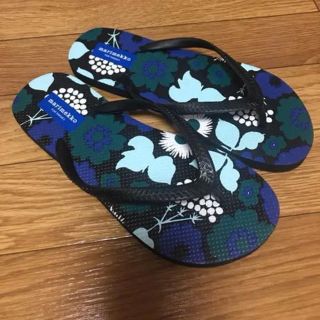 マリメッコ(marimekko)の【新品】マリメッコ サンダル ビーチサンダル US7 TARGET(ビーチサンダル)