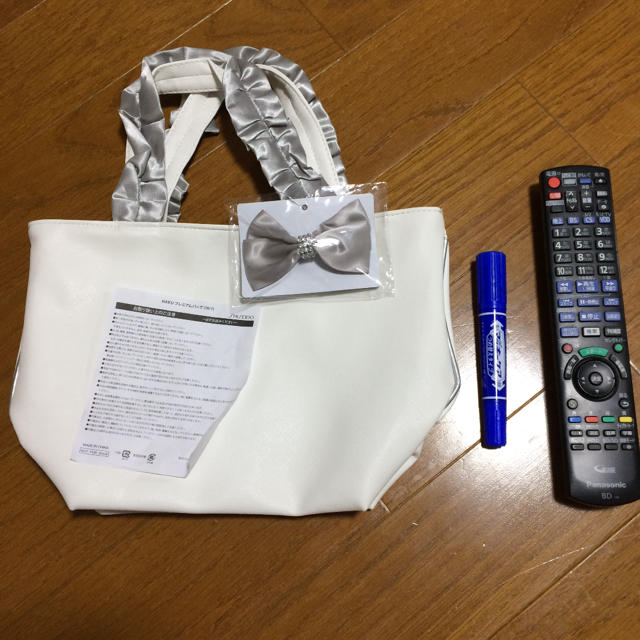 SHISEIDO (資生堂)(シセイドウ)の資生堂 HAKU プレミアムバッグ レディースのバッグ(ハンドバッグ)の商品写真