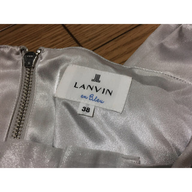 LANVIN en Bleu(ランバンオンブルー)の★値下げ★ LANVAN on Blew ランバン ワンピース シルバー レディースのワンピース(ひざ丈ワンピース)の商品写真