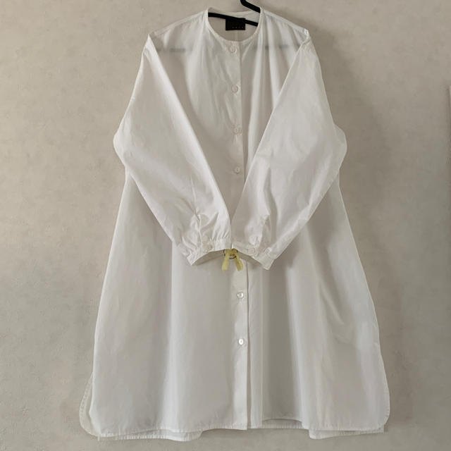 オローネバルーンロングシャツ   ホワイト レディースのワンピース(ひざ丈ワンピース)の商品写真