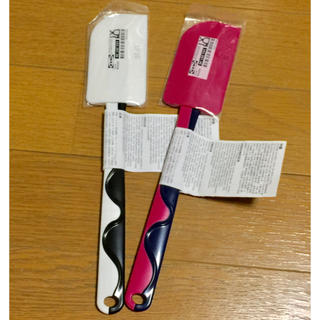 イケア(IKEA)のIKEA GUBBRÖRA ゴムベラ ピンク＆ホワイト 2本セット(調理道具/製菓道具)
