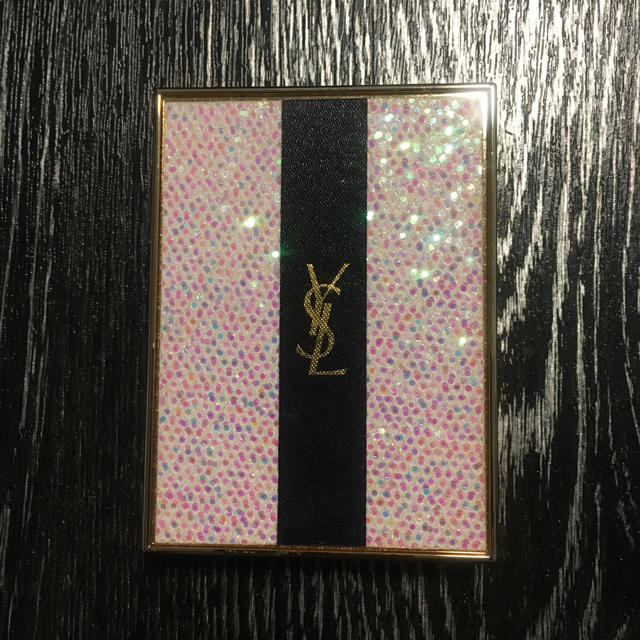 Yves Saint Laurent Beaute(イヴサンローランボーテ)の♡イヴ・サンローラン♡ラメフェイスパウダー♡限定品♡ コスメ/美容のベースメイク/化粧品(フェイスパウダー)の商品写真