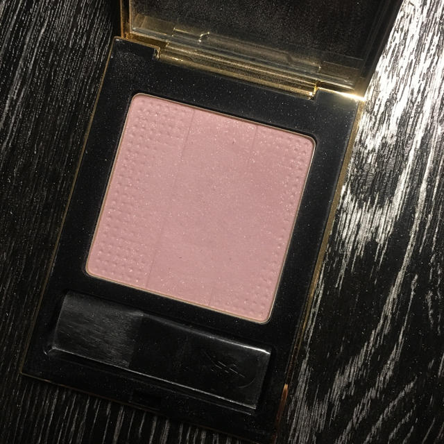 Yves Saint Laurent Beaute(イヴサンローランボーテ)の♡イヴ・サンローラン♡ラメフェイスパウダー♡限定品♡ コスメ/美容のベースメイク/化粧品(フェイスパウダー)の商品写真