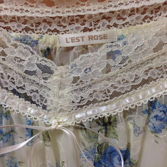 L'EST ROSE(レストローズ)の花柄刺繍ワンピース レディースのワンピース(ミニワンピース)の商品写真