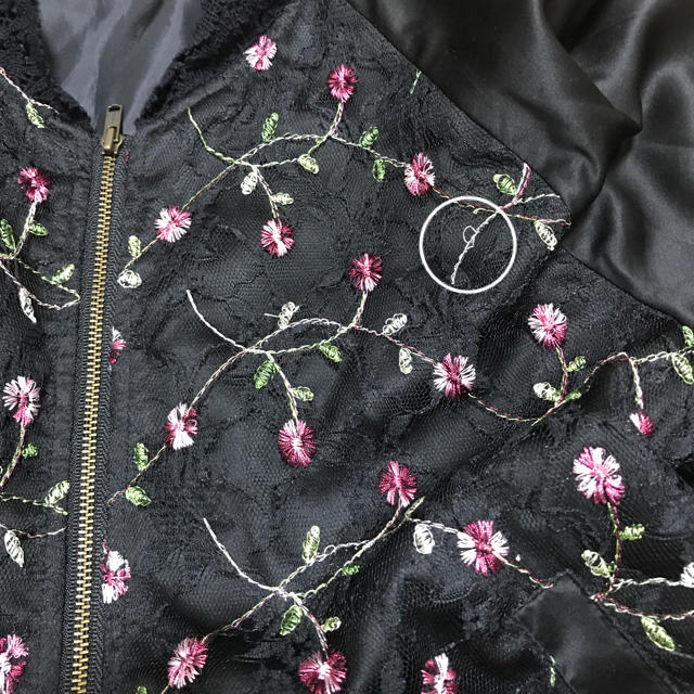 axes femme(アクシーズファム)のaxes femme 花刺繍ブルゾン レディースのジャケット/アウター(ブルゾン)の商品写真