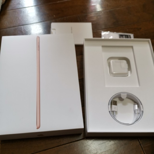 iPad 第6世代 32G WiFiモデル ゴールド MRJN2J／Aタブレット