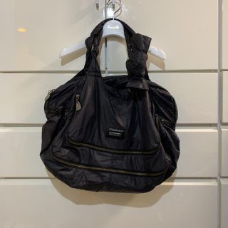 トゥービーシック(TO BE CHIC)のto be chic ナイロン バッグ ブラック(ハンドバッグ)