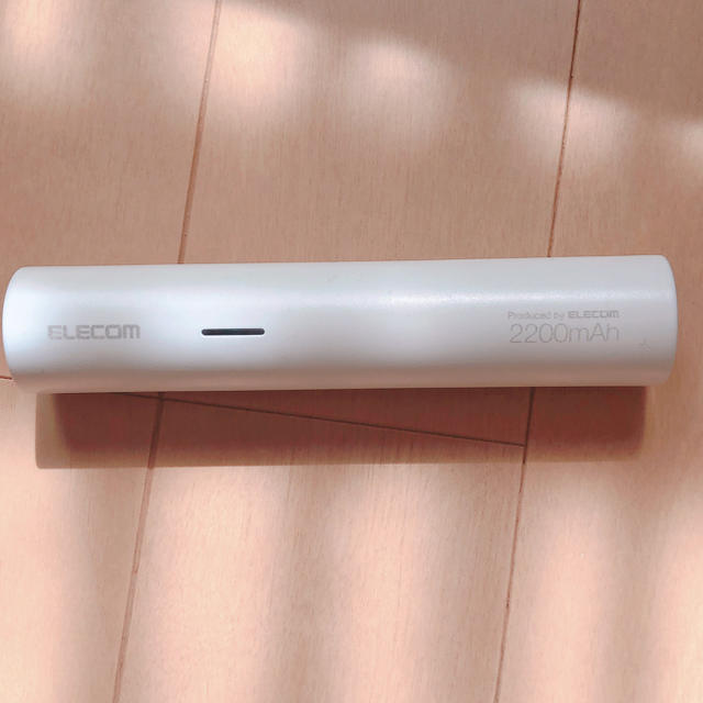 ELECOM(エレコム)のモバイルバッテリー2200mAh スマホ/家電/カメラのスマートフォン/携帯電話(バッテリー/充電器)の商品写真