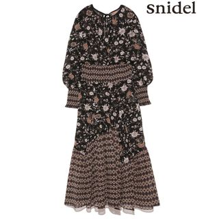 スナイデル(SNIDEL)の完売 SNIDEL モダンフラワーデザインロングワンピース SWFO174103(ロングワンピース/マキシワンピース)