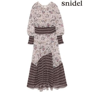 スナイデル(SNIDEL)の完売 SNIDEL モダンフラワーデザインロングワンピース SWFO174103(ロングワンピース/マキシワンピース)