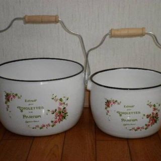 ◇White Enamelware フラワーバケツ2個セット 小物入れ ポット◇(バスケット/かご)