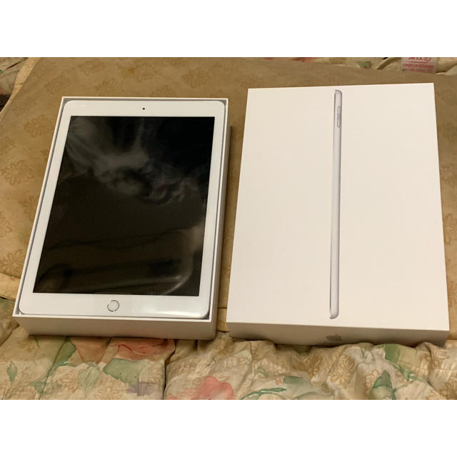 iPad (2018) 32GB 第6世代 Wi-Fi＋Ｃellular 1