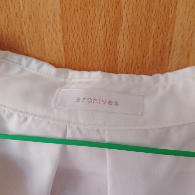 archives(アルシーヴ)のarchives（アルシーヴ）オフホワイトブラウス レディースのトップス(シャツ/ブラウス(長袖/七分))の商品写真