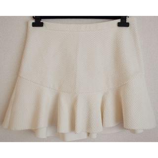 ザラ(ZARA)の未使用品【ZARA】ぺプラムスカート　size:L   ホワイト(ひざ丈スカート)