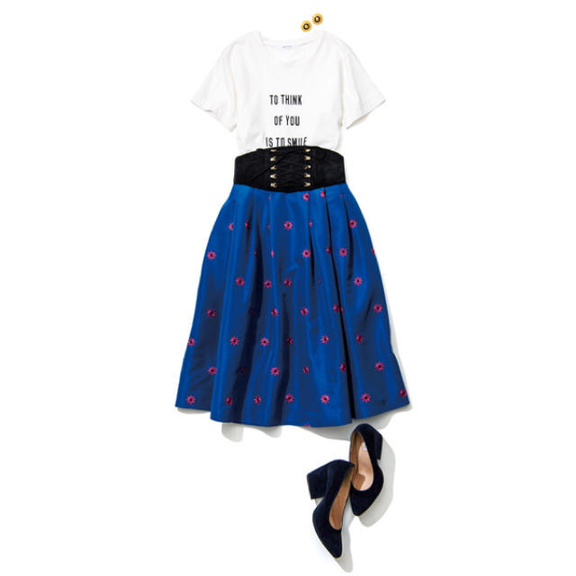 REDYAZEL(レディアゼル)のREDYAZEL シャンタンフラワー刺繍タックフレアスカート レディースのスカート(ロングスカート)の商品写真