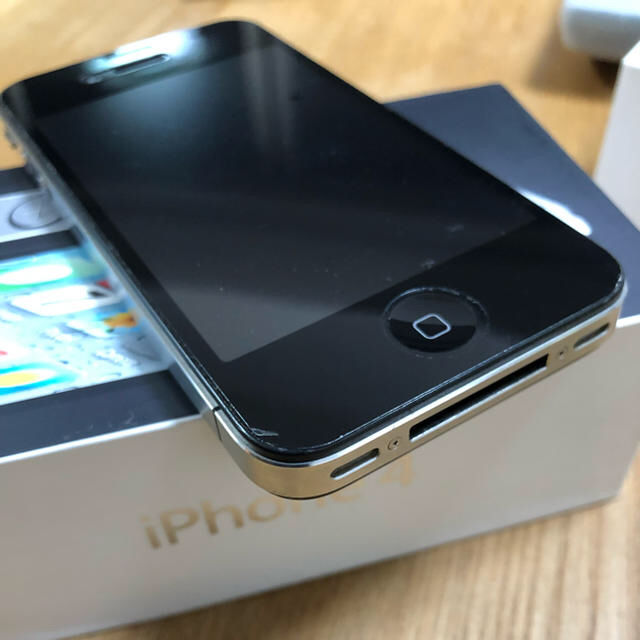 Apple(アップル)のiPhone 4 Black 32 GB Softbank スマホ/家電/カメラのスマートフォン/携帯電話(スマートフォン本体)の商品写真