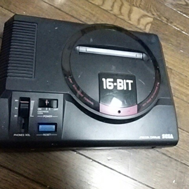 SEGA(セガ)のメガドライブ　本体のみ エンタメ/ホビーのゲームソフト/ゲーム機本体(家庭用ゲーム機本体)の商品写真