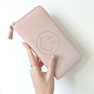 アニヤハインドマーチ(ANYA HINDMARCH)の残１★日本未入荷【新品】Anya Hindmarch スマイリー 長財布 ローズ(財布)