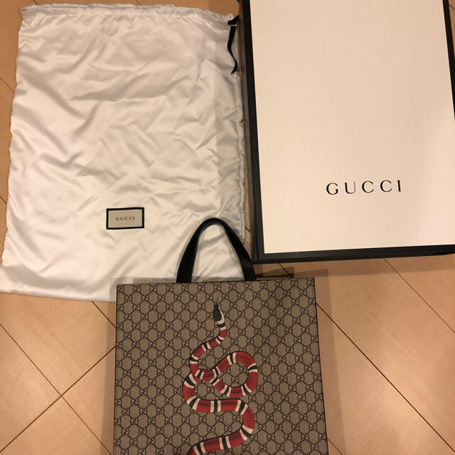 Gucci(グッチ)のgucci トートバッグ スネーク メンズのバッグ(トートバッグ)の商品写真