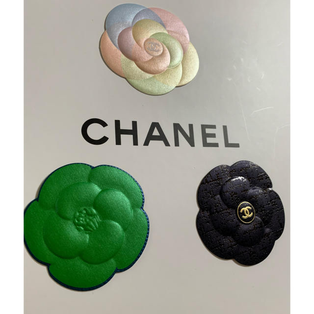 CHANEL(シャネル)のCHANEL カメリア ステッカー 4個セット レディースのファッション小物(その他)の商品写真